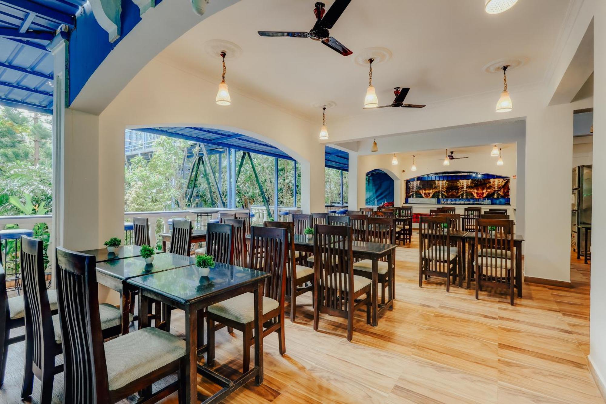 Mayflower Beach Resort By Casa Eternal Baga Buitenkant foto