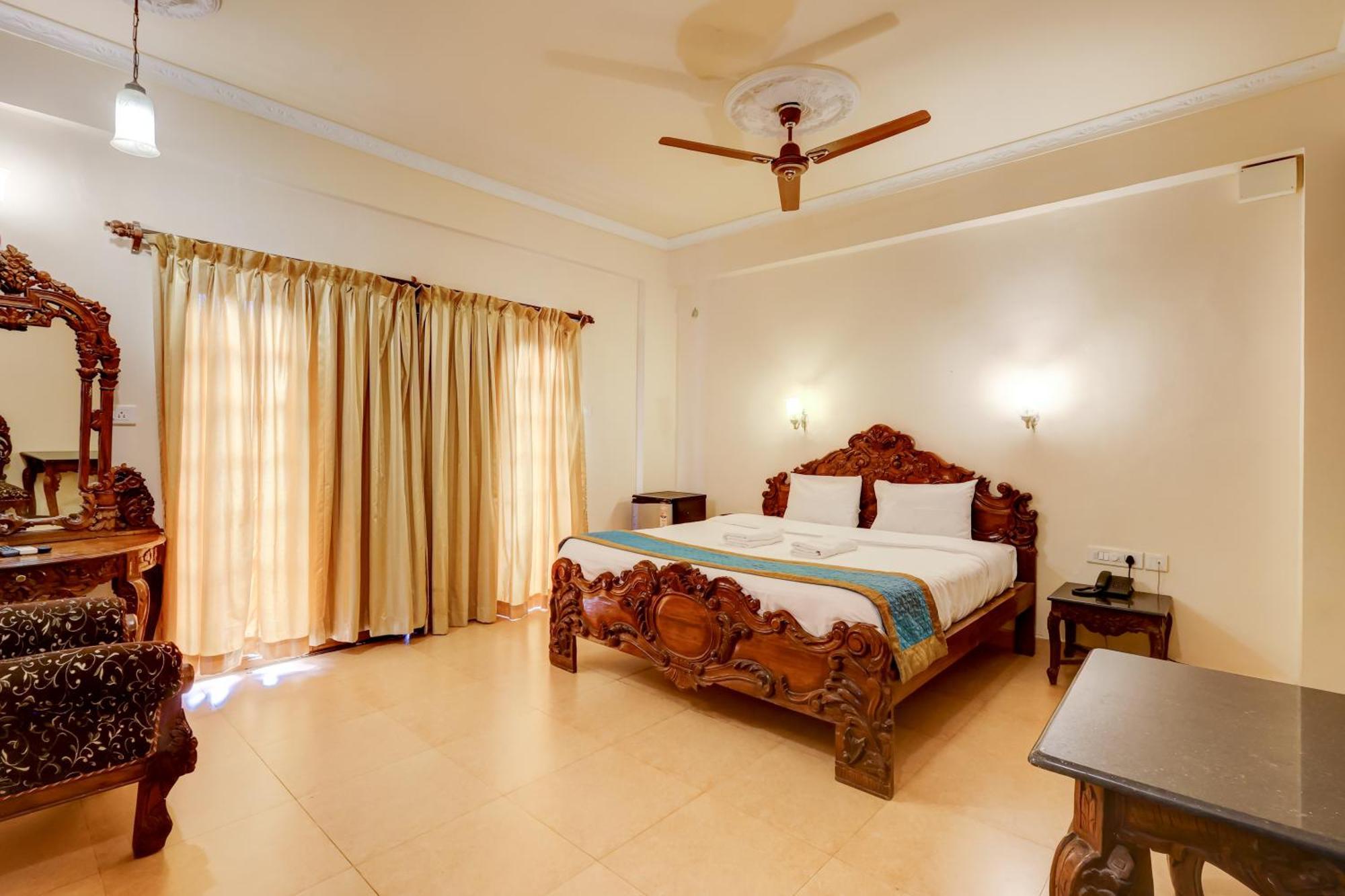 Mayflower Beach Resort By Casa Eternal Baga Buitenkant foto